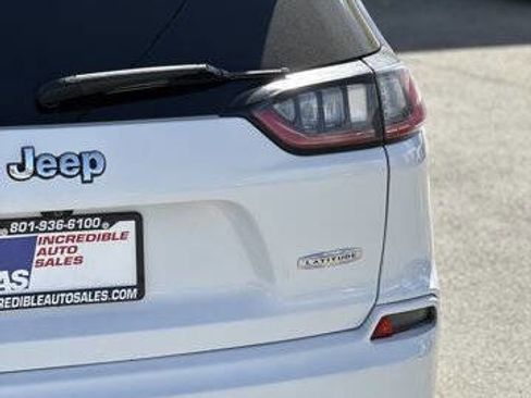 Used 2019 Jeep Cherokee Latitude w/ Popular Appearance Group image 6