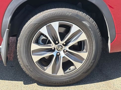 Used 2021 Toyota Highlander XLE AWD/4WD image 20
