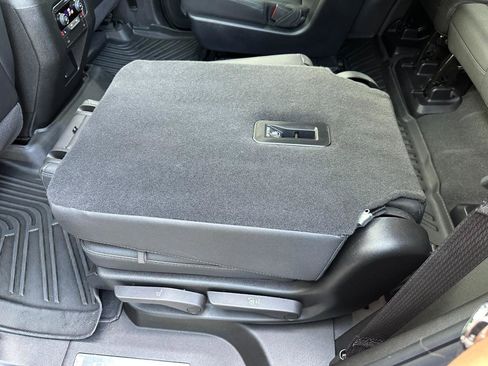 Used 2025 Chevrolet Tahoe Z71 w/ Comfort Package image 23