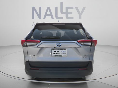 Used 2022 Toyota RAV4 XLE w/ Convenience Package AWD/4WD image 4