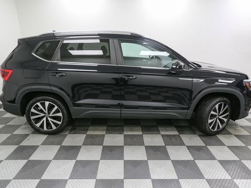 Certified 2022 Volkswagen Taos SE image 9