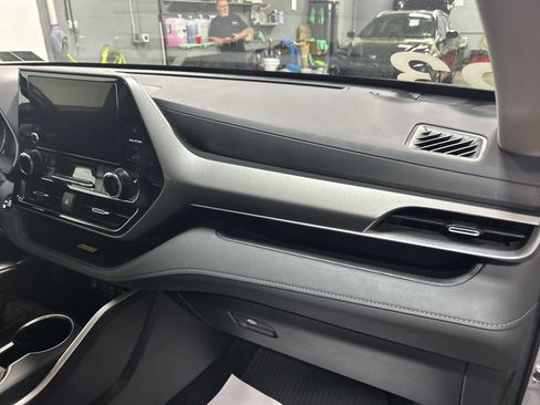 Used 2023 Toyota Highlander XLE image 36