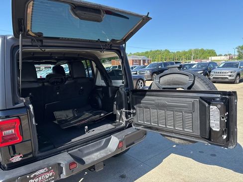 Used 2018 Jeep Wrangler Unlimited Sahara AWD/4WD image 47