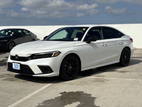 Used 2024 Honda Civic Sport image 3