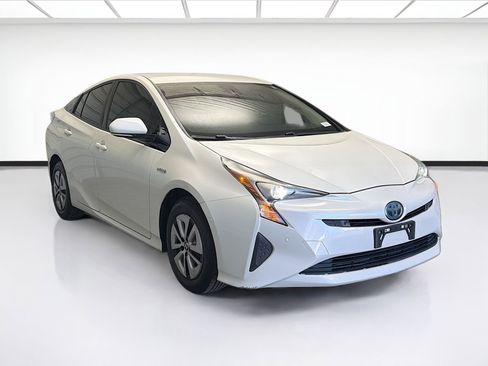 Used 2018 Toyota Prius Two image 3