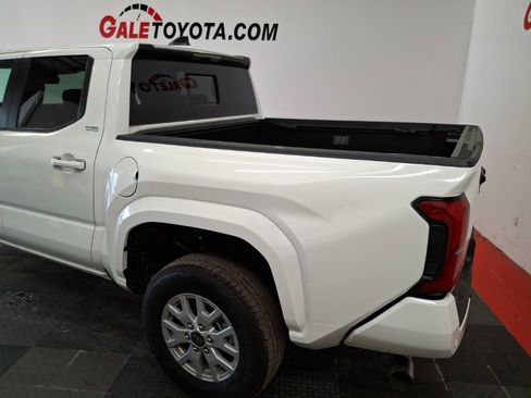 Used 2025 Toyota Tacoma SR5 image 7