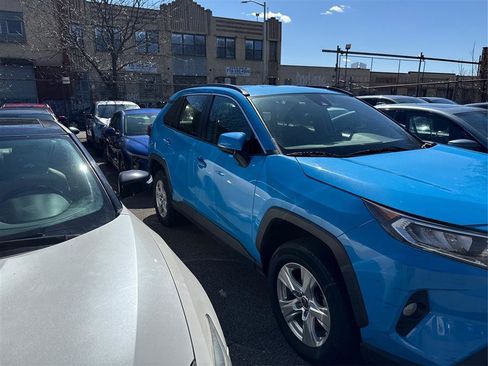 Used 2021 Toyota RAV4 XLE image 5