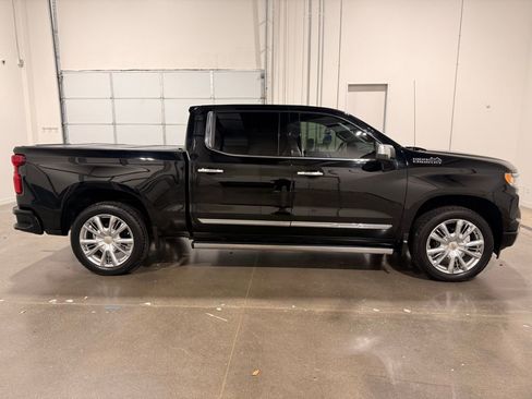 Used 2023 Chevrolet Silverado 1500 High Country w/ High Country Premium Package image 4