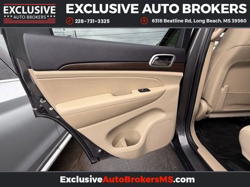 Used 2018 Jeep Grand Cherokee Laredo image 37