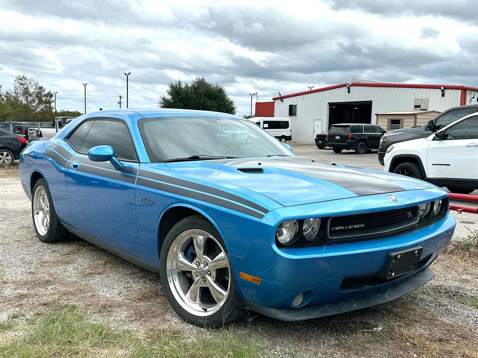 Used 2010 Dodge Challenger R/T RWD image 2