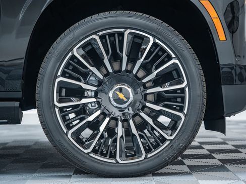 New 2026 Chevrolet Suburban High Country AWD/4WD image 21