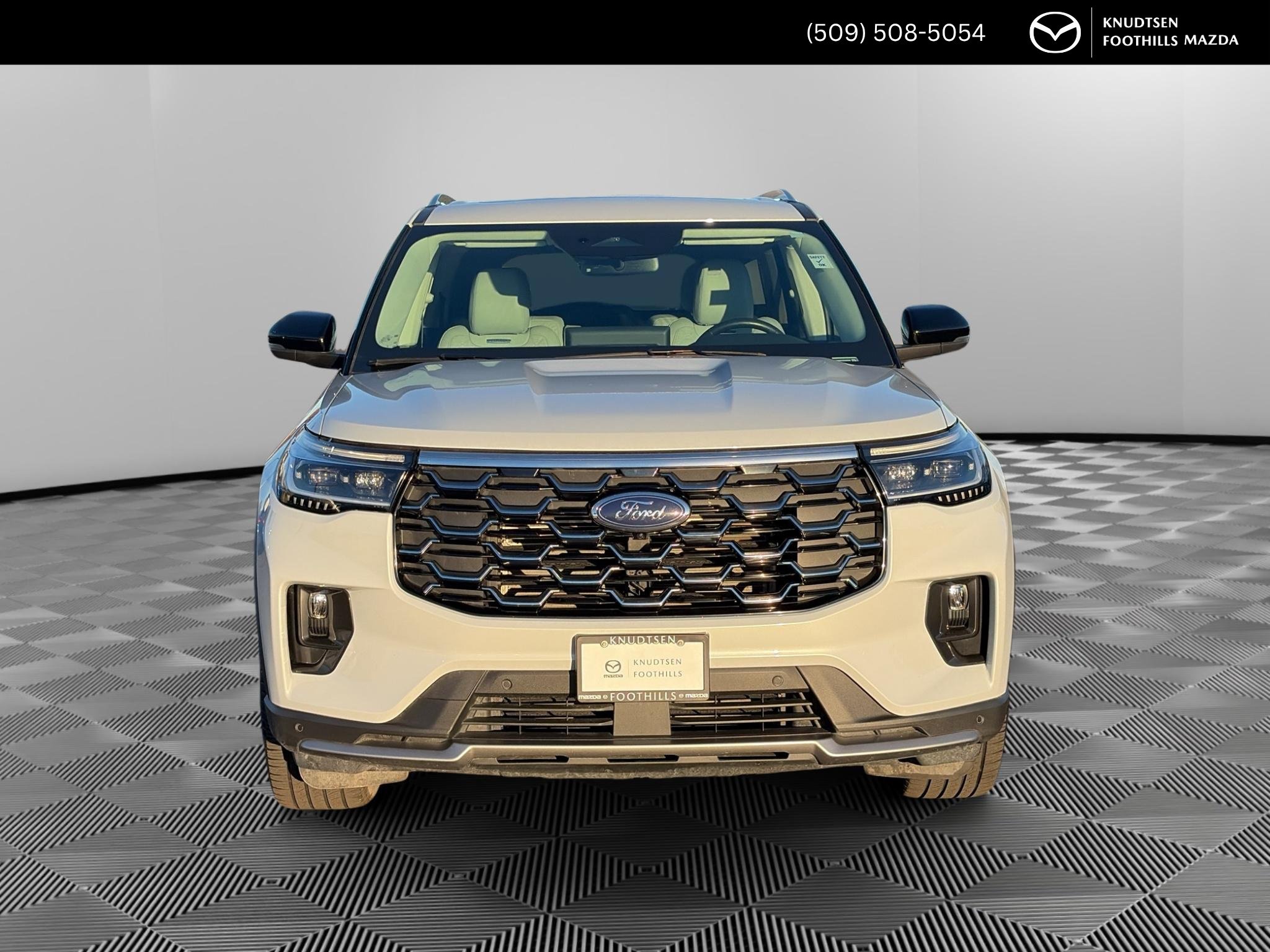 Used 2025 Ford Explorer Platinum w/ Ultimate Package AWD/4WD image 2