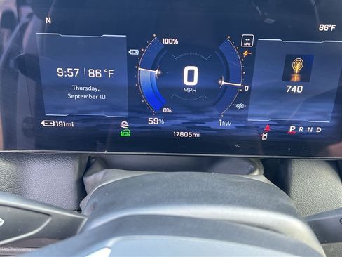 Certified 2024 Chevrolet Equinox EV LT w/ LPO, Blackout Package FWD image 15