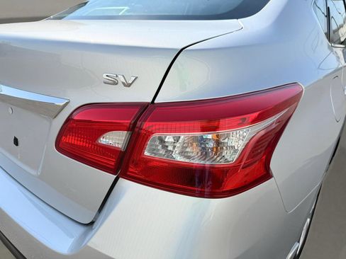Used 2019 Nissan Sentra SV FWD image 13