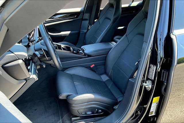 Used 2025 Porsche Panamera RWD image 20