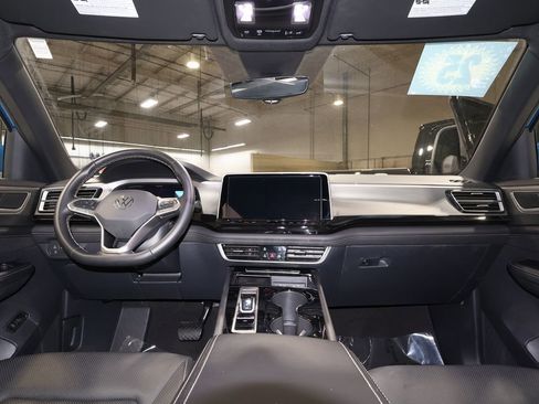 Used 2025 Volkswagen Atlas Cross Sport SE image 27