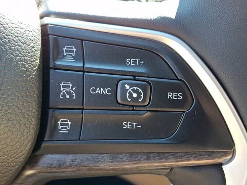 Used 2023 Jeep Grand Cherokee L Limited image 25