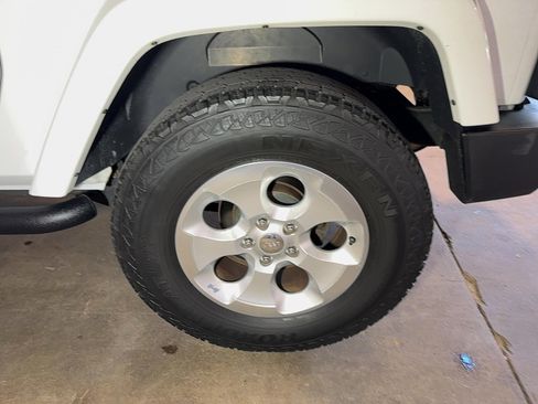 Used 2015 Jeep Wrangler Sahara w/ Connectivity Group image 91