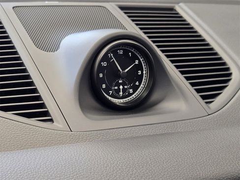 Used 2025 Porsche Macan image 20