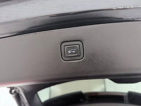 Used 2019 Chevrolet Blazer LT w/ Sound & Technology Package FWD image 40
