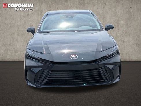 Used 2025 Toyota Camry LE AWD/4WD image 2
