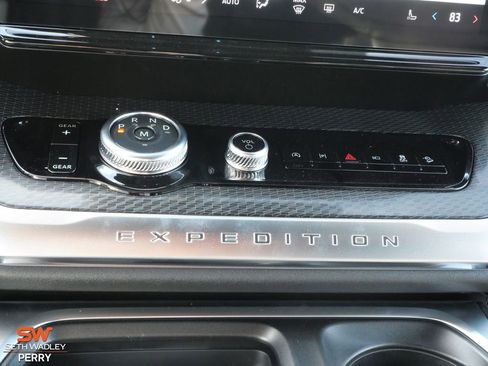 New 2025 Ford Expedition Active image 25