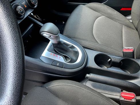 Used 2024 Kia Forte LXS FWD image 17
