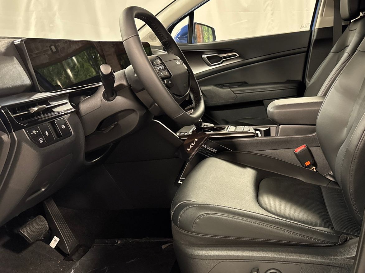 Certified 2026 Kia Sportage EX AWD/4WD image 3