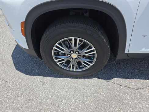 Used 2025 Chevrolet Traverse LT FWD image 10