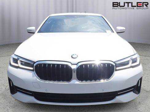 Used 2021 BMW 530i w/ Premium Package RWD image 2