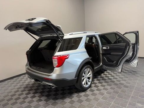 Used 2023 Ford Explorer Platinum w/ Technology Package AWD/4WD image 31