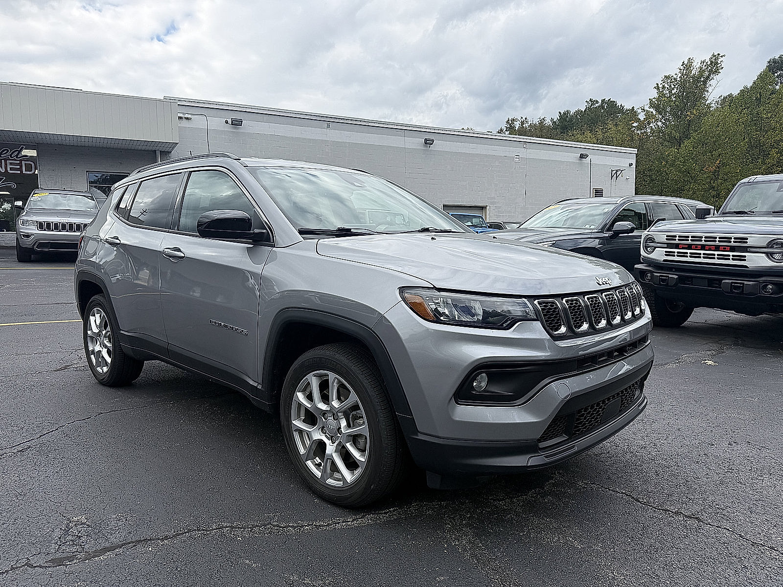 Certified 2023 Jeep Compass Latitude AWD/4WD image 11