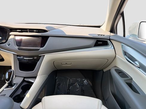 Used 2018 Cadillac XT5 Luxury w/ Driver Awareness Package image 18