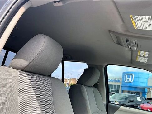 Used 2021 Nissan Frontier SV w/ Midnight Edition Floor Mats image 26