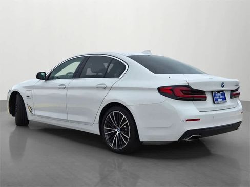 Used 2022 BMW 530e w/ Premium Package image 4