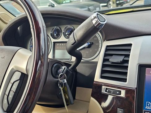 Used 2013 Cadillac Escalade Luxury AWD/4WD image 17