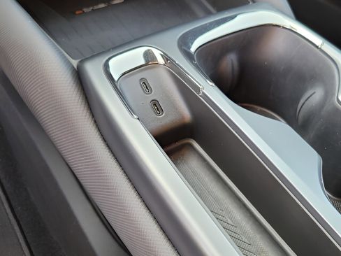 New 2025 Chevrolet Equinox EV RS image 10