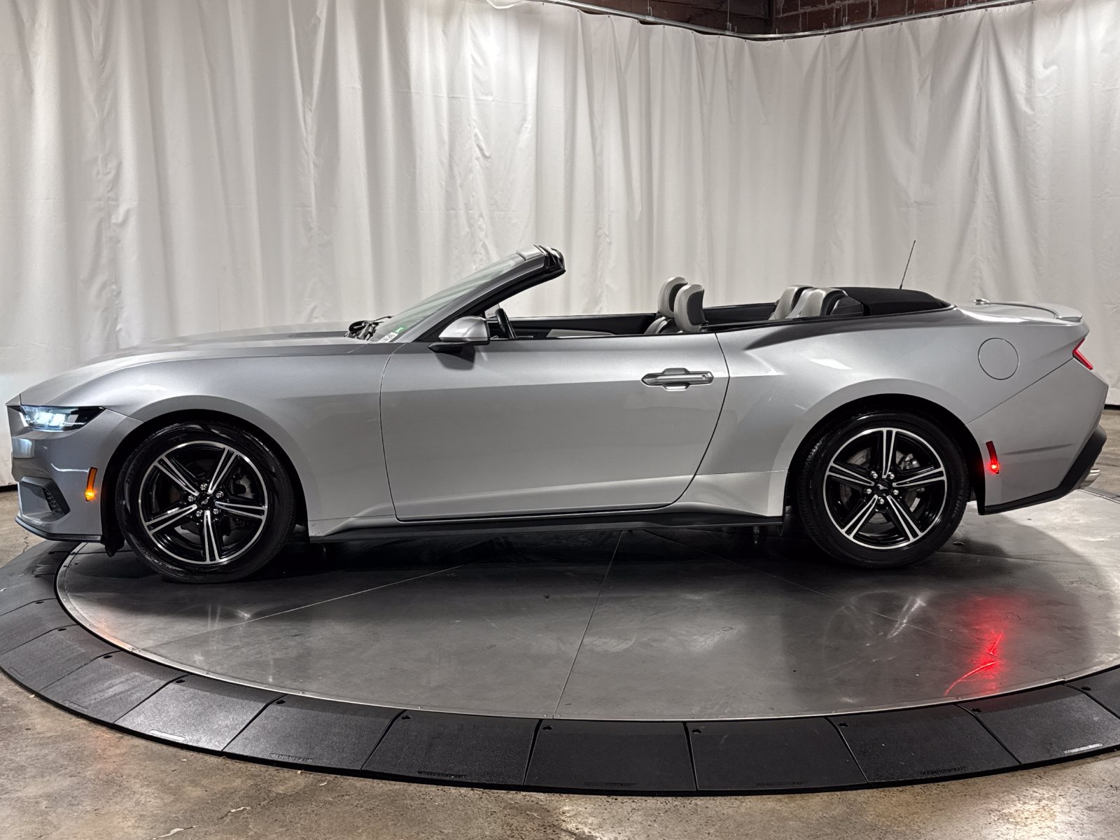 Used 2024 Ford Mustang Premium RWD image 8