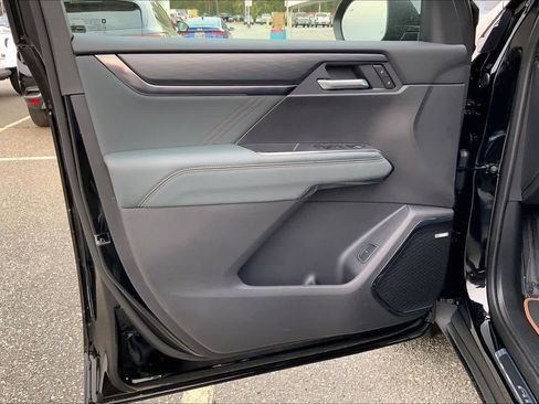 New 2026 GMC Acadia AT4 w/ Luxury Package AWD/4WD image 10