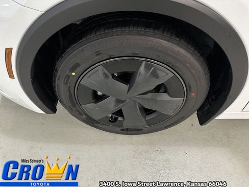 New 2026 Toyota Prius LE image 11