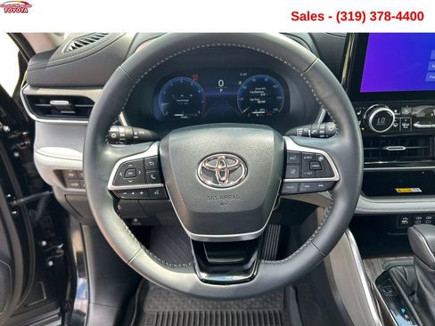 Used 2023 Toyota Highlander Limited AWD/4WD image 13