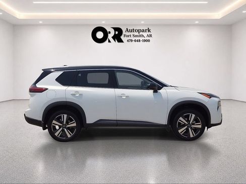 Used 2025 Nissan Rogue SL AWD/4WD image 6