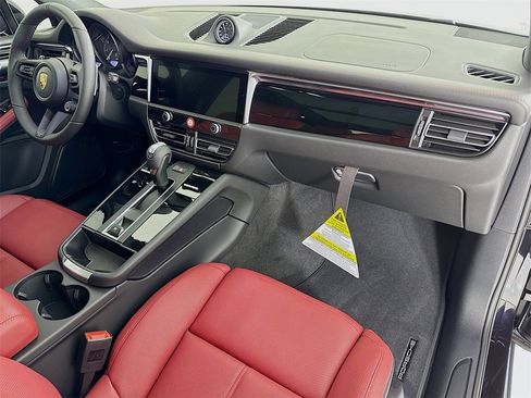 New 2026 Porsche Macan image 32