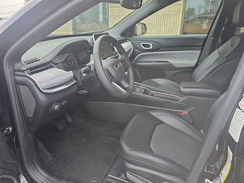 Used 2025 Jeep Compass Latitude AWD/4WD image 6