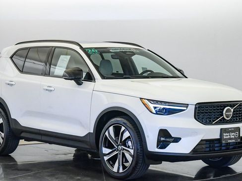 Certified 2026 Volvo XC40 B5 Ultra w/ Climate Package AWD/4WD image 6
