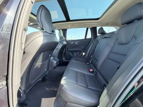 Used 2025 Volvo V60 B5 Cross Country Plus image 25