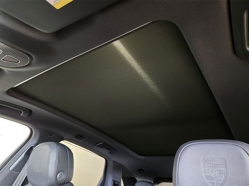 Used 2025 Porsche Cayenne Base image 10