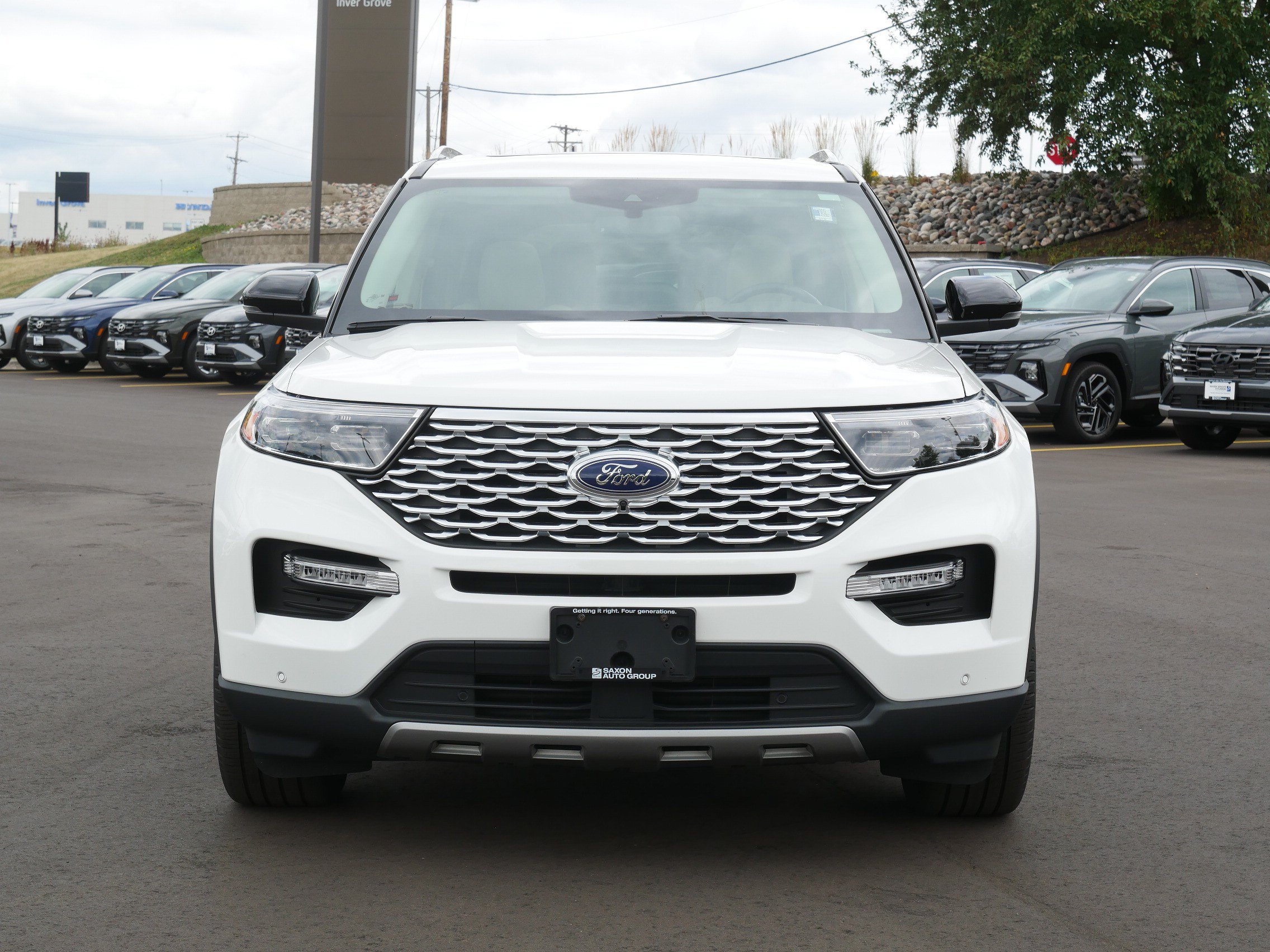 Used 2023 Ford Explorer Platinum w/ Class IV Trailer Tow Package AWD/4WD image 3