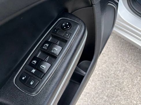 Used 2021 Chrysler 300 S RWD image 17