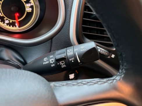 Used 2018 Jeep Cherokee Trailhawk image 44